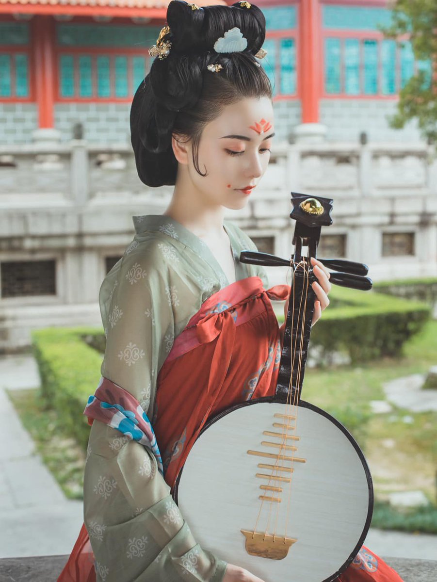 『唐製•齊胸衫裙』 Traditional female clothes • Chest-high silk dress • Tang ...