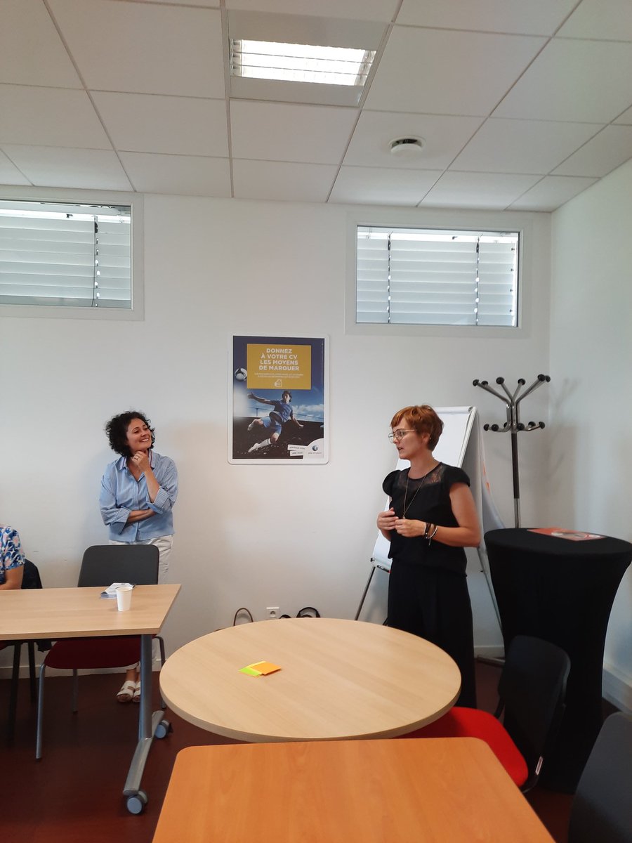 LhoteBenoit's tweet photo. Semaine de l alternance #poleemploi #autun , #metiersentension, moment d échanges et de partages avec la présence de #iumm , #geiq71, les entreprises #nolot et #micro2000, merci à tous pour cette rencontre à l agence de autun🤝👏 https://t.co/4QjcVStPTY