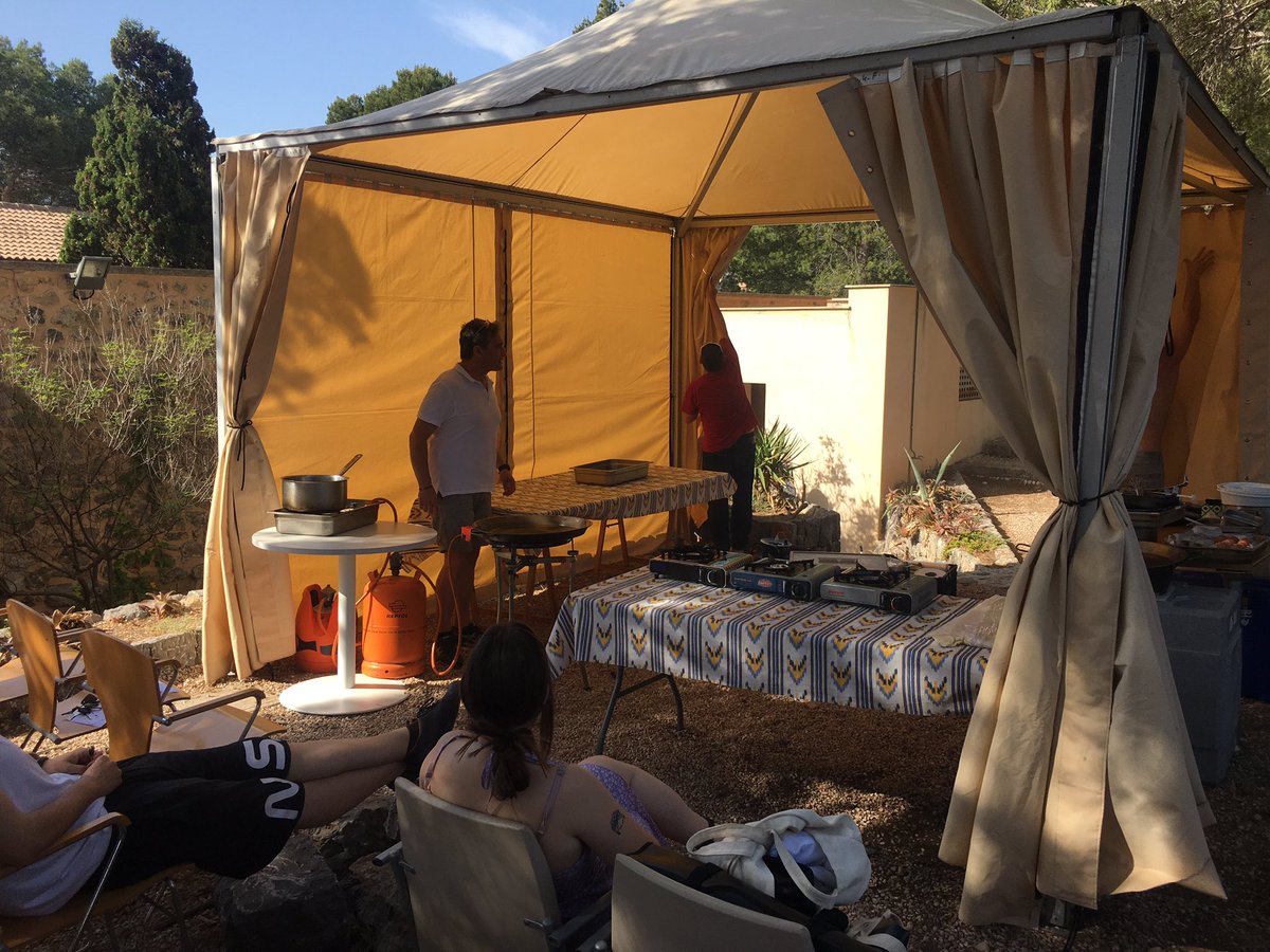 MaritimMallorca's tweet photo. Ja hi ha moviment al Museu de la Mar @MaritimMallorca, per gaudir del #showcooking mariner amb els alumnes de GMFP de l’IES Guillem Colom Casasnoves, #PortdeSóller #Mallorca #DIM22 #Museus #18M https://t.co/gnZX5DdkP8