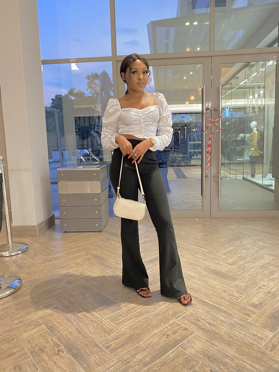 lerato_Ch's tweet image. Slender