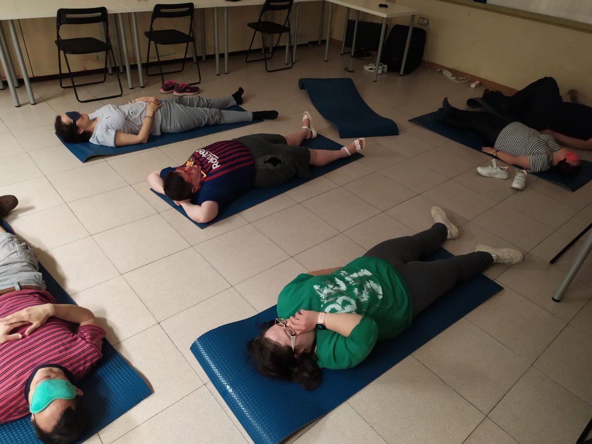 AndiDownSbd's tweet photo. Ahir, els participants al #reActiva't van fer un taller de dansa i relaxació. Serà per aplacar els nervis previs al #TotModa de demà? https://t.co/vsVBcF9G2D
