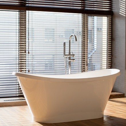 chshutters's tweet photo. Dreaming of a luxury #bathroom? Interior shutters not only look modern and elegant but are durable too thanks to waterproof materials like Polyvinyl.

At Country Home Shutters, we can also create designs for any size or shape of window.

#bathroomdesign #shutters #windowshutters https://t.co/QBVJQryZQ8