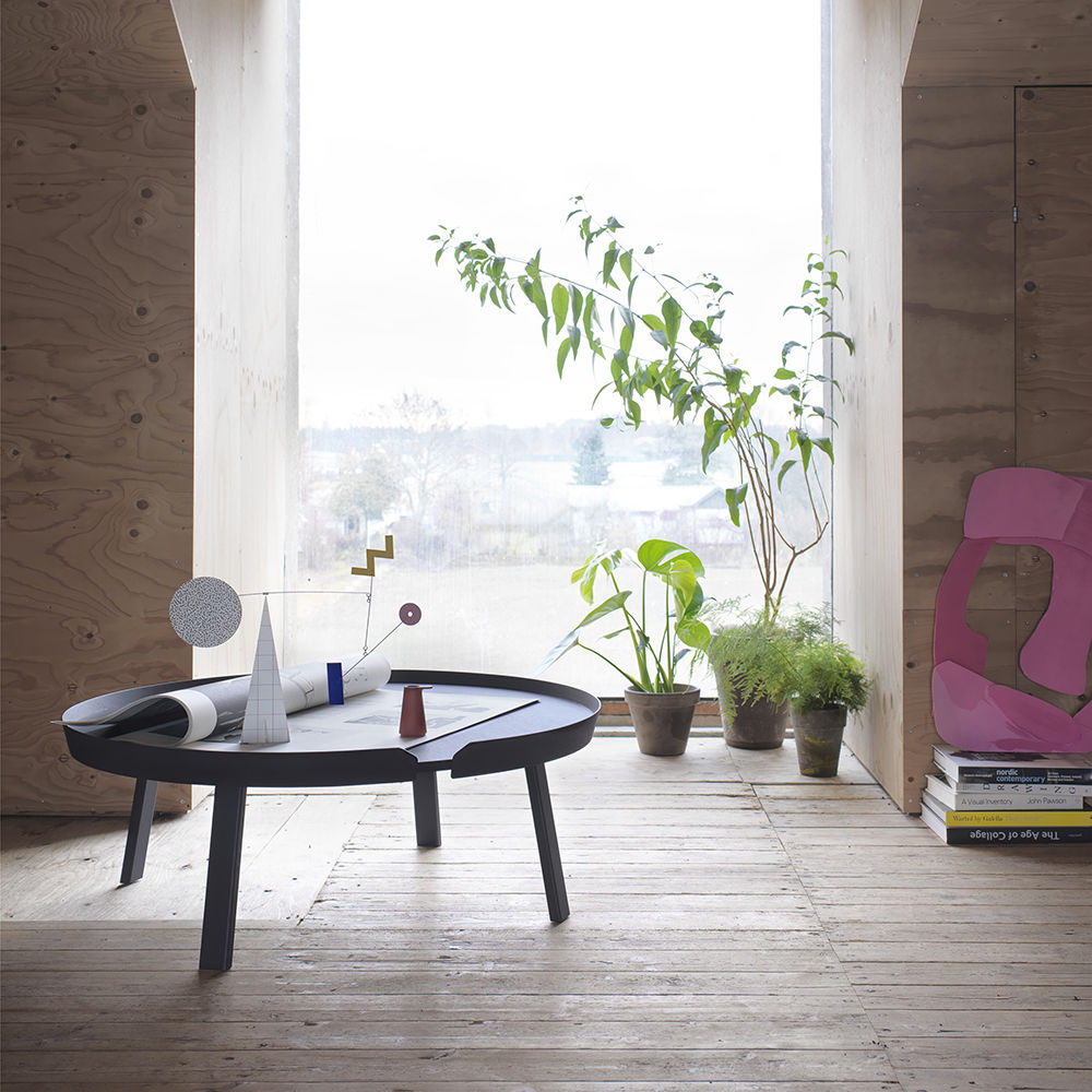Which Around Coffee table would rather have in your home? The oak or the black? 👇

#coffeetable #originaldesign #MUUTO #interiors