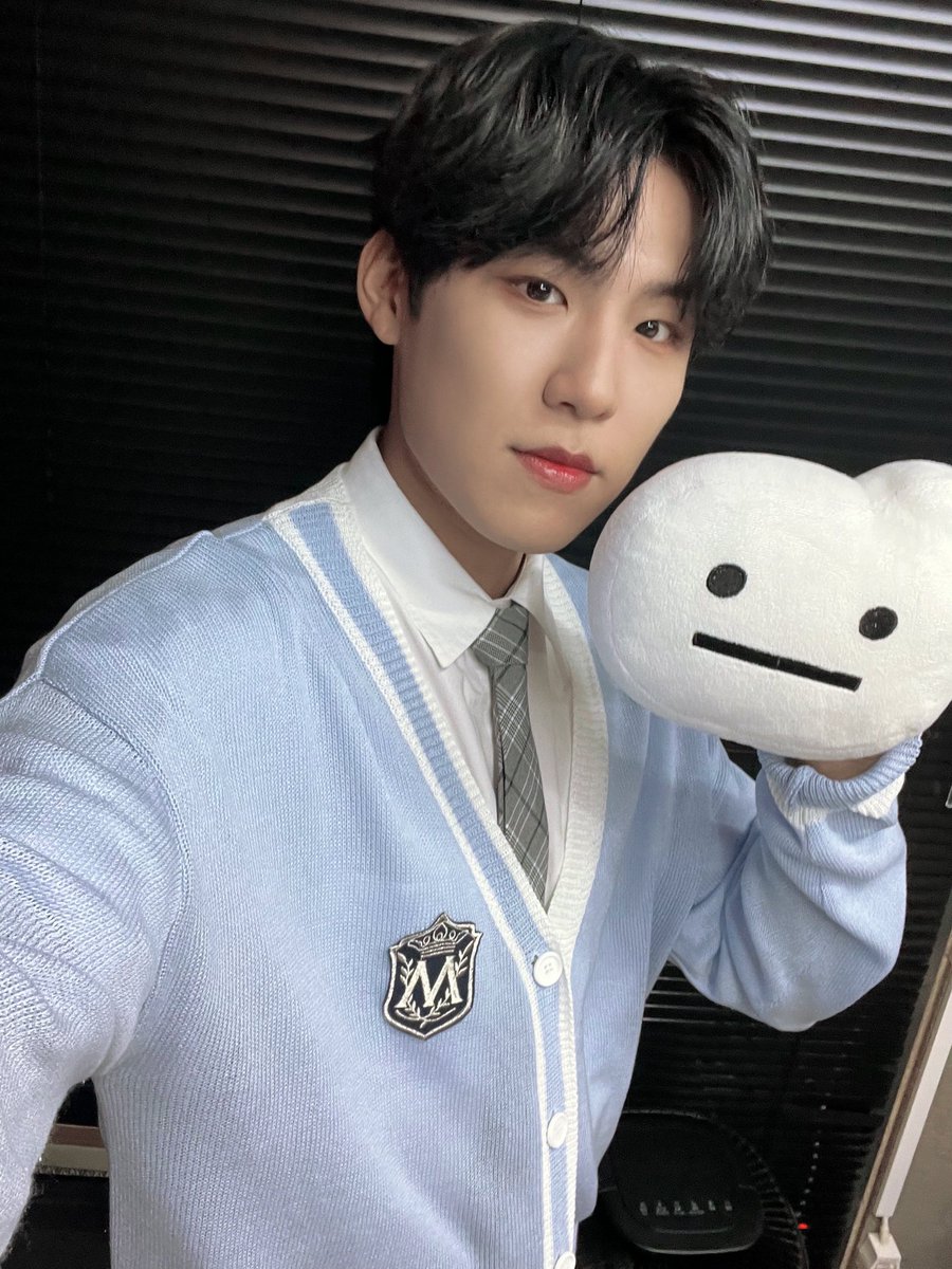 AB6IXFRANCE's tweet photo. | 20.05.22 📸 | #AB6IX #에이비식스 #WOOJIN #WOONG 

Coulisses du tournage de la vidéo YouTube avec blip ☁️
_____ 
🇫🇷 @/AB6IXFRANCE https://t.co/Yb87SMME7W