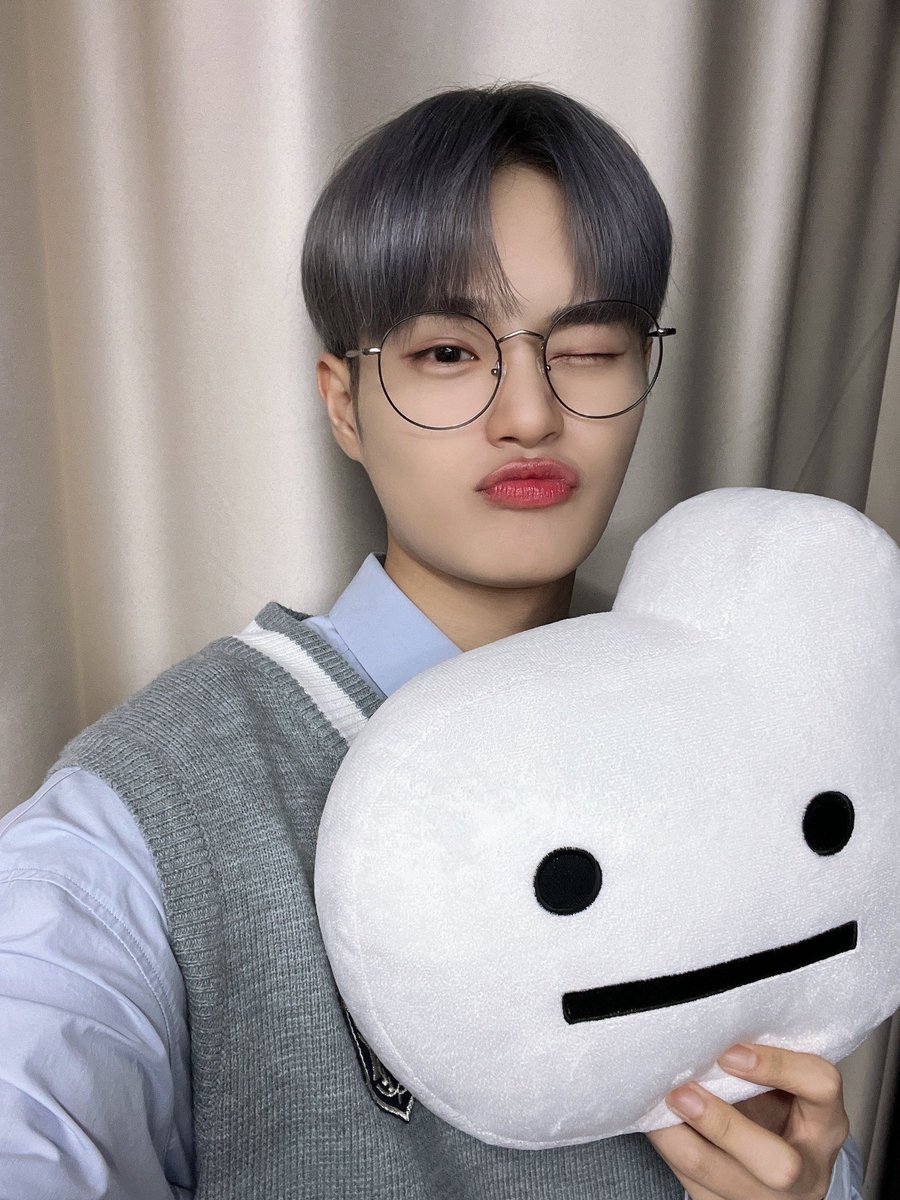 AB6IXFRANCE's tweet photo. | 20.05.22 📸 | #AB6IX #에이비식스 #DAEHWI #DONGHYUN 

Coulisses du tournage de la vidéo YouTube avec blip ☁️
_____ 
🇫🇷 @/AB6IXFRANCE https://t.co/ppVy84DPeP