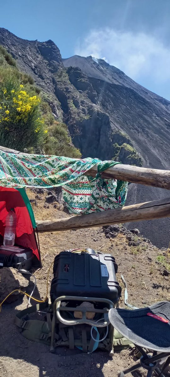 uno_progetto's tweet photo. During #Bacio2022 a new system including microphone, high-speed visible and thermal camera to study the explosive activity at Stromboli has been tested https://t.co/pkl9uslEVF