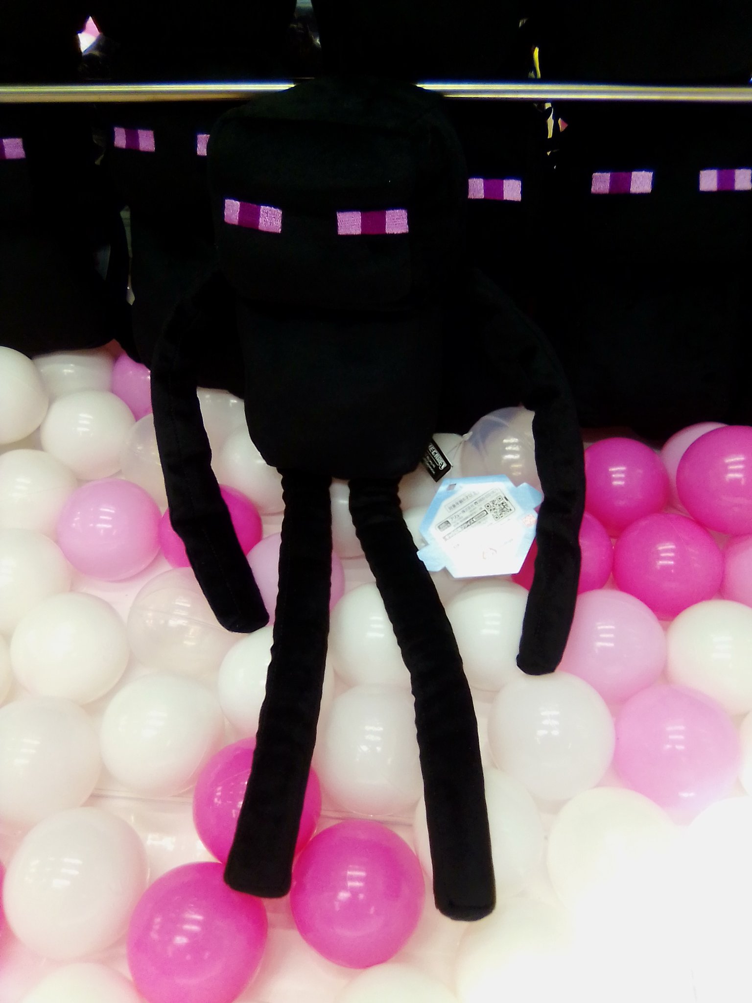 タイトーfステーションイオンモール下妻店 続いてはこちら マインクラフト Bigぬいぐるみ エンダーマン ついに エンダーマンのぬいぐるみが登場です なんと長さ約50cm D 手足が 長い です ぜひお手にとってみてください マインクラフト