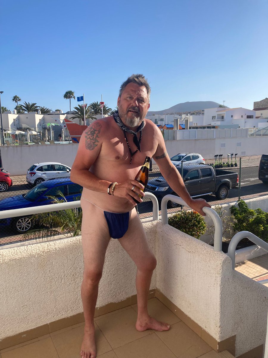AuthorLazza's tweet photo. My butler will be on hand to sell my book on the following π¬π§ tour dates;
June 18 The Claptrap Stourbridge
July 9 Crew Nuneaton
July 15 Scruffys Brum
July 16 Roadside Leic
July 30 Biz Fest Hinckley
#indieauthor #Butler #tour #ukwritingcommunity #readersoftwitter #ladiesnight https://t.co/bODIlXSNok