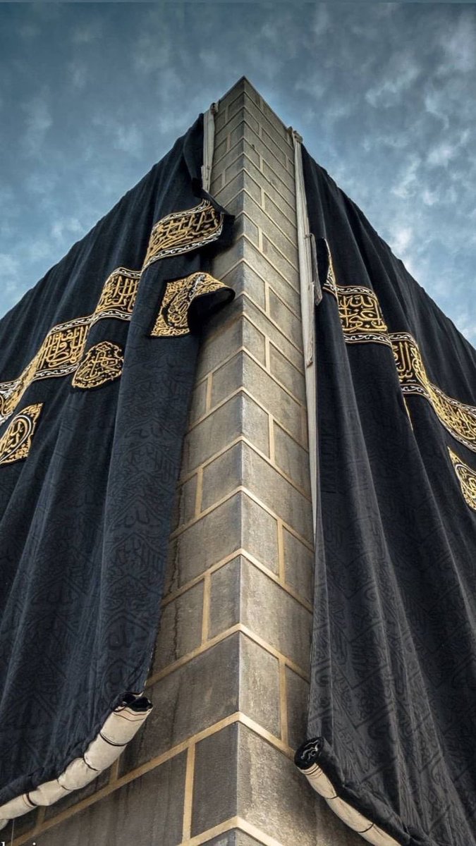 _Besoo_7's tweet photo. #يوم_الجمعه
وإلهٍ بالمؤمنينَ رحمنٌ رحيمْ 
و يجيبُ دعوةَ الداعِ فبهِ كريمْ
و بالحالِ هو عليمٌ حكيمْ
رجوتكَ بيومٍ عليناَ و عليكَ عظيمْ
انْ تمحوُ ذنوبِ عبدٍ خطّأ اثيمْ
يجهل خيرَ الاقدارِ و انتْ بالغيبِ عليمْ
ما ظنيِ بربِ آدمَ و نوحَ و ابراهيمْ 
إلاّ ربٍ بعبادهِ رؤوفٌ الى يومٍ عظيمْ https://t.co/oFvyuj7EwZ