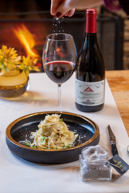 #AnthonijRupertWyne in #Franschhoek is proudly the first wine estate in South Africa to both cultivate and sell black #PerigordTruffles | Read more: bit.ly/3PBUqCa
#FranschhoekValley #DiscoverFranschhoek #ValleyOfDreams