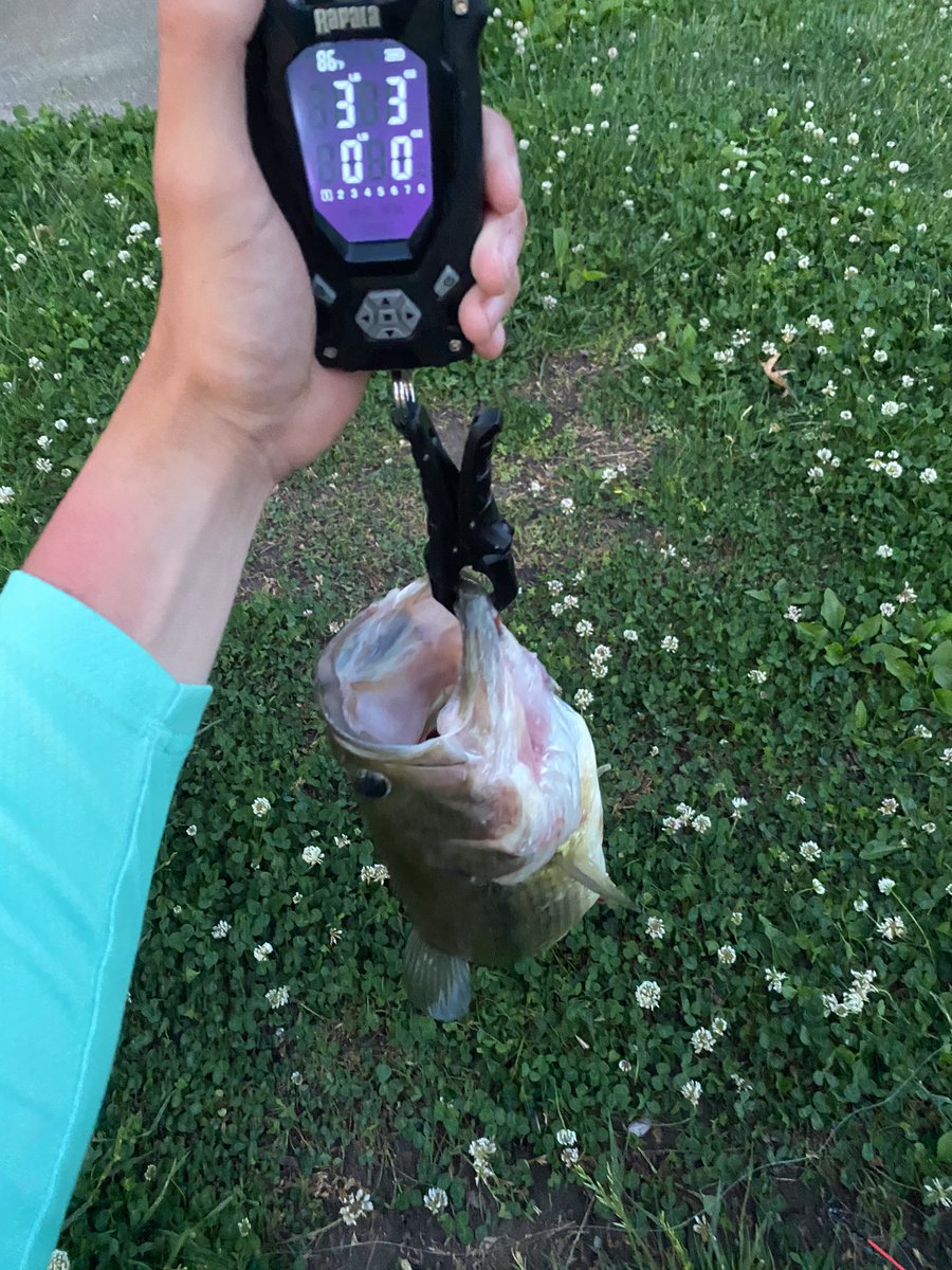 JonFMartin's tweet photo. This afternoon’s weather was way too severe to get out in with all of the tornado warnings an all so, I guess pictures from yesterday will just have to do 📸 #lifesbetterwhenyoufish #bass #threeyounder https://t.co/ptCwNk8nn6