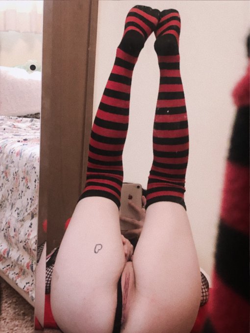 Lick me https://t.co/nXD0BdzJKY