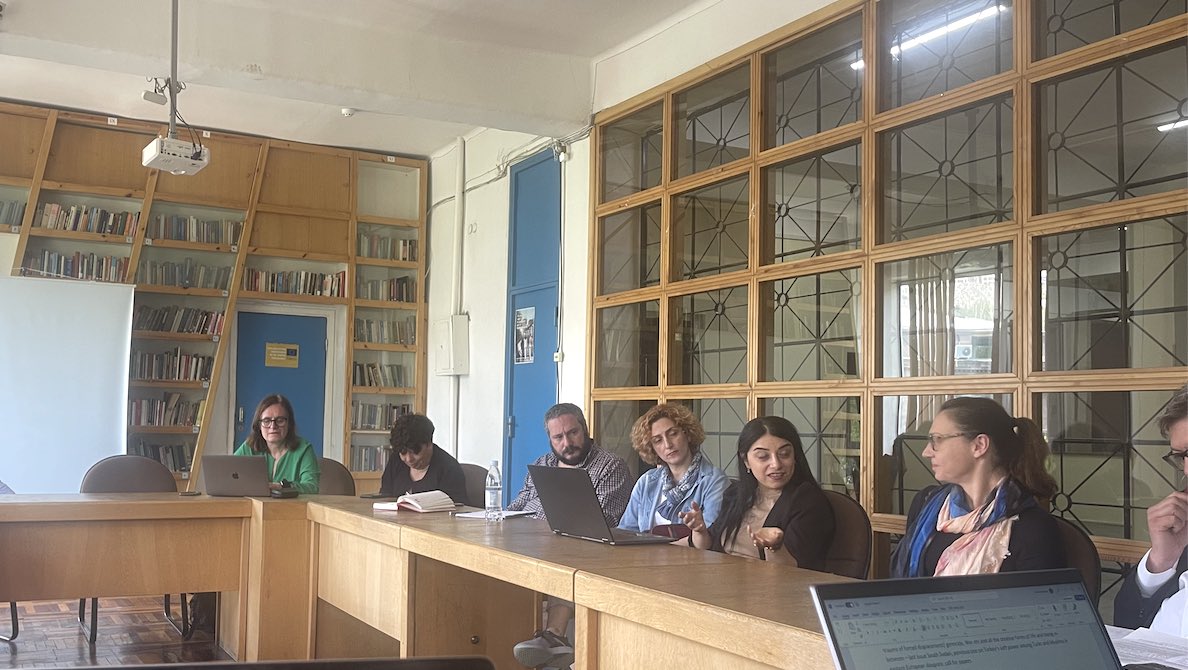 ArmeniaNewcomer's tweet photo. More @BritishAcademy_  #knowledge #exchange here in Yerevan. Roundtable on research with people on the move with @Stir and @YSU_official colleagues and guest @nare_galstyan. Thanks to Dr Sossie Kasbarian for chairing,  @SocSciStir @ustirhistpol #Migration #ResearchMethods https://t.co/HHuRP3RDr6