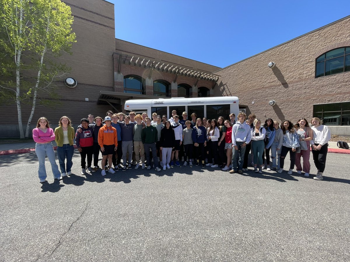 WoodRiverTrack's tweet photo. 2022 State Send Off!!! #HonorTheCode #MtnTough #WRTF #4sUp https://t.co/32b7cnFmhj