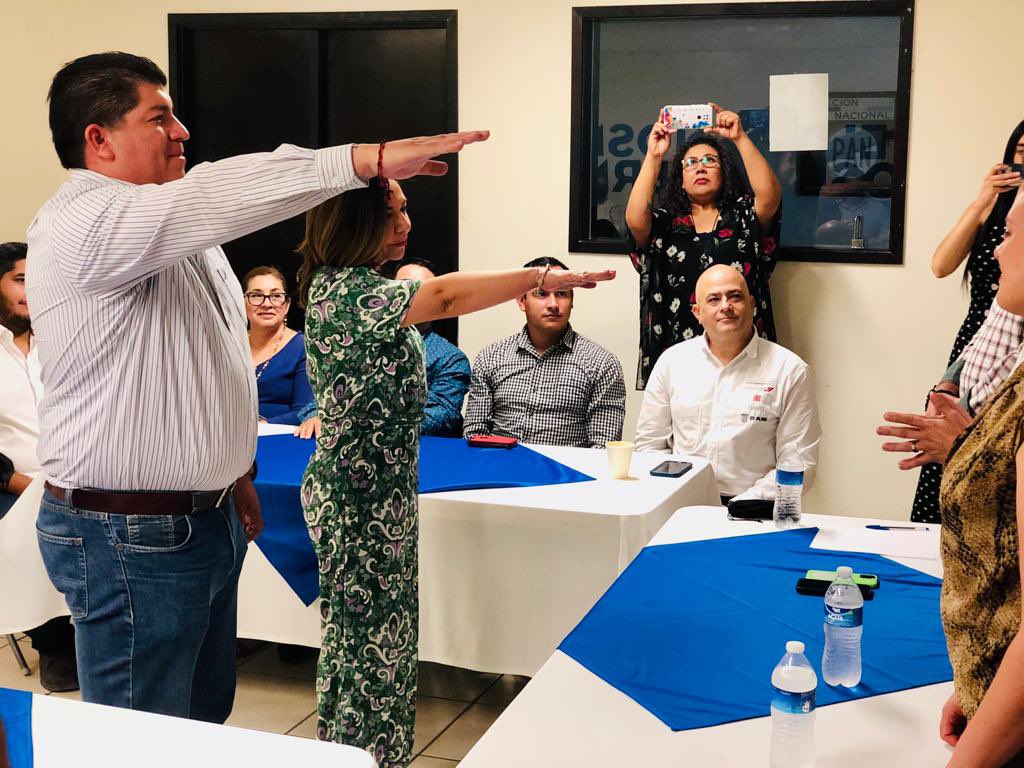 Con todo el compromiso de fortalecer a nuestra militancia y a contribuir al bienestar de Hermosillo, hoy tomamos protesta  para trabajar en equipo desde la Secretaria General del @cdmpanhmo con mi Delegado <a href="/LuisEstevane/">Luis Estevané</a> y con toda la familia panista.<a href="/GildardoReal/">Gildardo Real</a> 

#ElPanEstaAqui