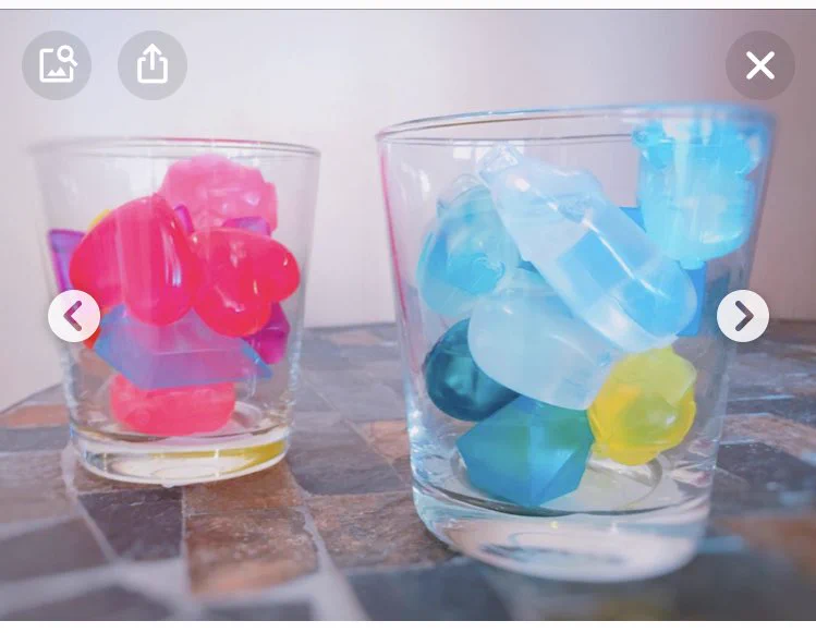 @mire_jp むかし、ビュッフェのデザートコーナーに綺麗な水色のきらきらした固いものがあり、トングで持って「？？？」としていたら後ろから料理を持ってきた方に「お客様、そちらは氷(のキューブ)です」といわれた時は死ぬほど恥ずかしかったです…
(-人-) 