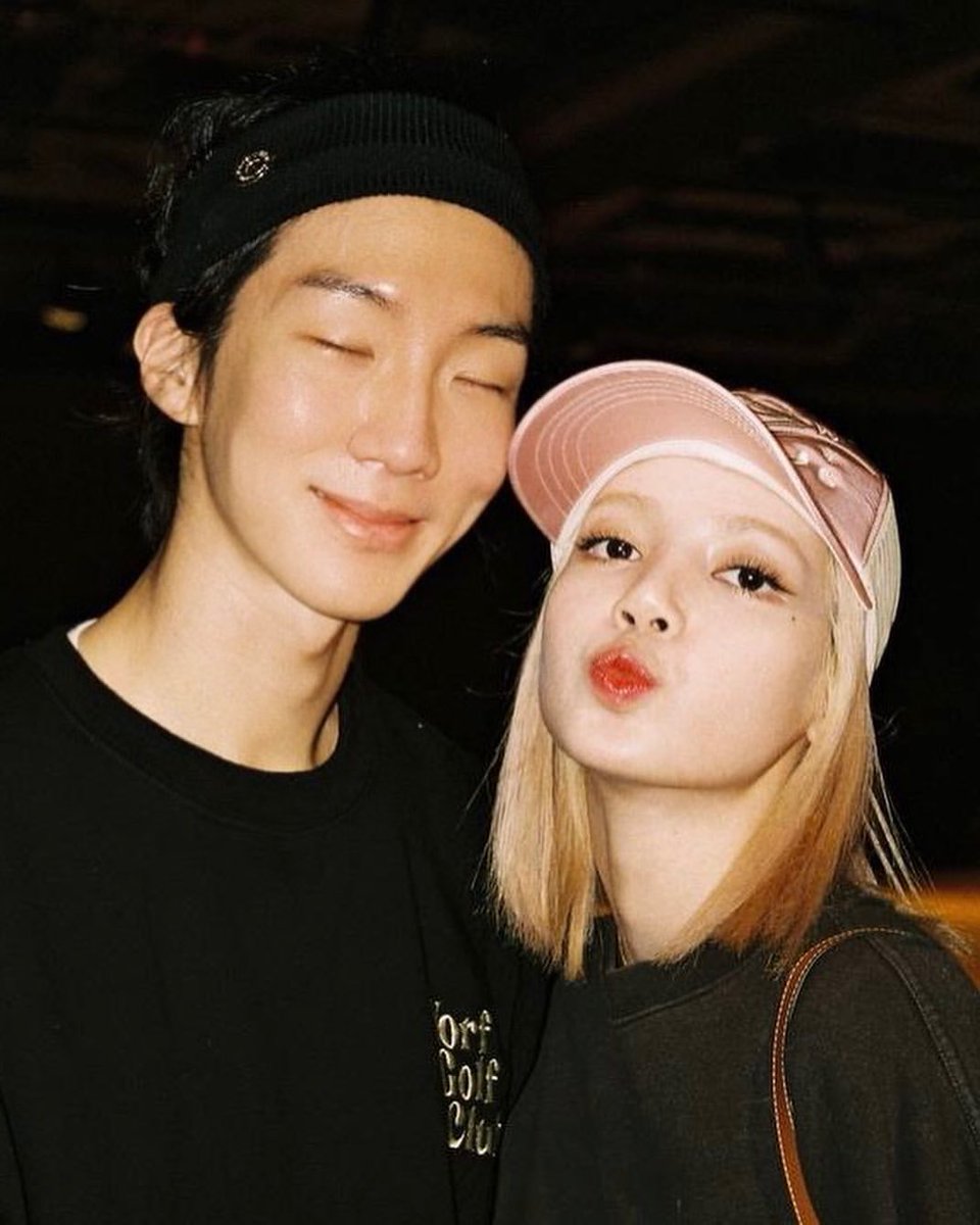 BlackPinkArg8's tweet photo. 〔 #INSTAGRAM ╏ 16.05.22 〕

Actualización de Hoony de Winner con Lisa en su Instagram.

ⓒ @.maetamong
BLΛƆKPIИK ΛRGEИTIИΛ

#블랙핑크 #BLACKPINK #BLINK @BLACKPINK #지수 #JISOO #제니 #JENNIE #로제 #ROSÉ #리사 #LISA https://t.co/3sIp87TeTE