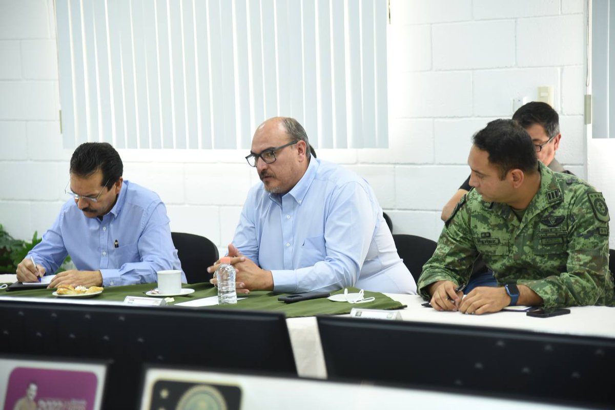 DgoFiscalia's tweet photo. #Durango: Revisan mandos los índices de #Seguridad, antes de las #Elecciones2022MX. @DgoFiscalia https://t.co/0vmCiJ5No3