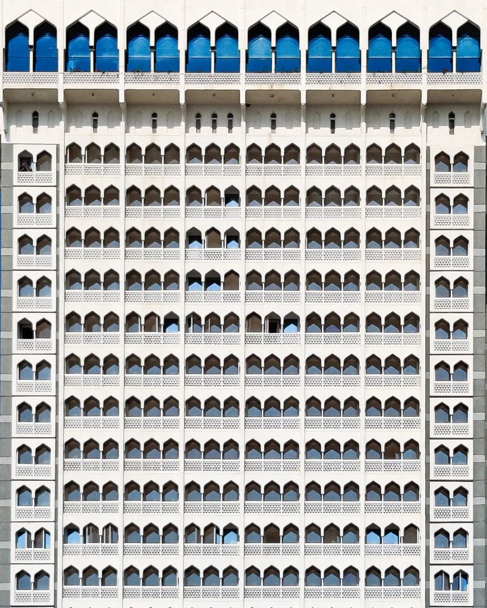 Symmetry.
#shotonnord #shotononeplus #tajhotelmumbai #tajhotels #symmetry #maharashtraunlimited #_soimumbai  #photowalkglobal #createwithsrishti #shutterhubindia #incredibleindia #mumbai_uncensored #kunalmalhotra #tripotocommunity #cntgiveitashot #mymumbai #indianstreetstories
