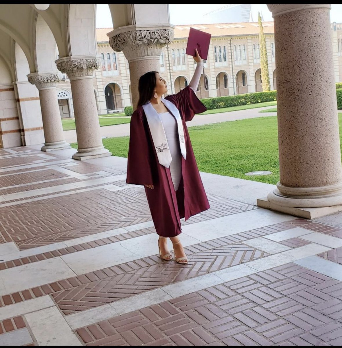 iliana_jimenez1's tweet photo. Not the best photos but the real ones will come in soon … but I did it I graduate litterly next Friday 👩🏽‍🎓🥺🫶🏼🤍 https://t.co/ZR1gnxGnZu