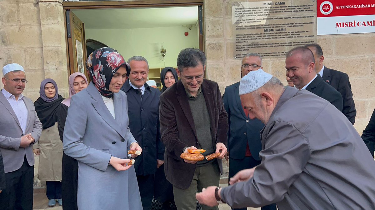 kubrayigitbasi's tweet photo. Mevleviliğin önemli merkezlerinden olan Afyonkarahisar'da  Mevlevi Camiinde duamızı ederek başladık güne.

Rabbim bu şehirde yapacağımız hizmetlerde bizleri hiçbir vakit mahcup etmesin, utandırmasın.

Her işimizi kolay, her hizmetimizi bereketli eylesin. https://t.co/mL4MJVJRSR