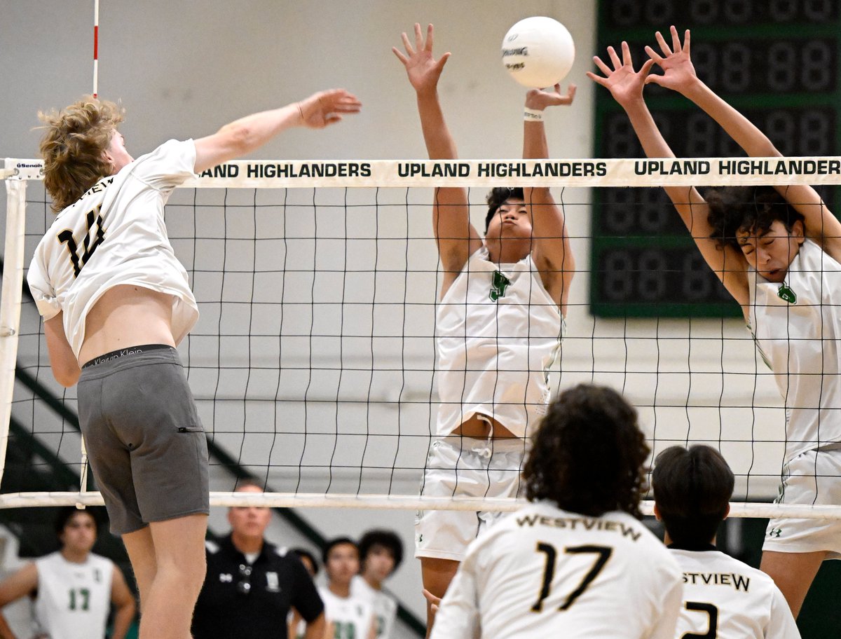 WillLesterPhoto's tweet photo. .@uplandhigh defeated visiting Westview, from San Diego, in straight sets 25-13, 25-13 and 25-20 in a CIF State Division II boys volleyball regional semifinal match. Upland advances to the regional final Saturday. https://t.co/avL2eTdvng