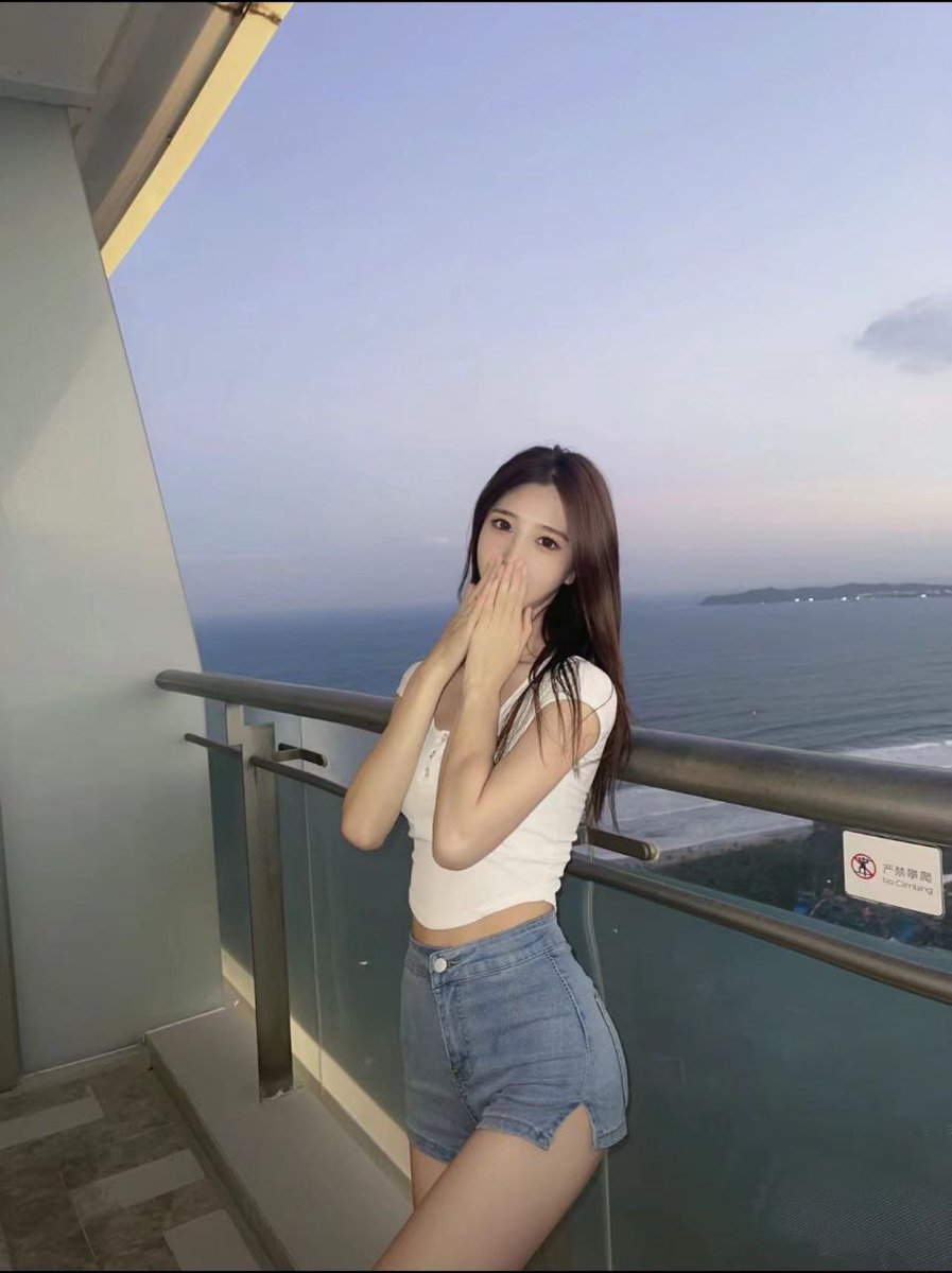 teep0168's tweet photo. 极品白小纯🌸🌸小艺
短期兼职  00年

             𝐈𝐭'𝐬 𝐭𝐡𝐞 𝐭𝐚𝐬𝐭𝐞 𝐨𝐟 𝐟𝐢𝐫𝐬𝐭 𝐋𝐨𝐯𝐞♥️

性感小野马 ×色気が 紧致匀称

✦ 168CM  x 95斤x 36C
✦ 身體柔軟可一字马 解鎖各種未知新體位 
✦ CAREER职业：某音当红主播
✦全身通体雪白无瑕疵 婴儿肌肤超级Q弹
✦情趣套装 制服丝袜 https://t.co/aKqizq50yL
