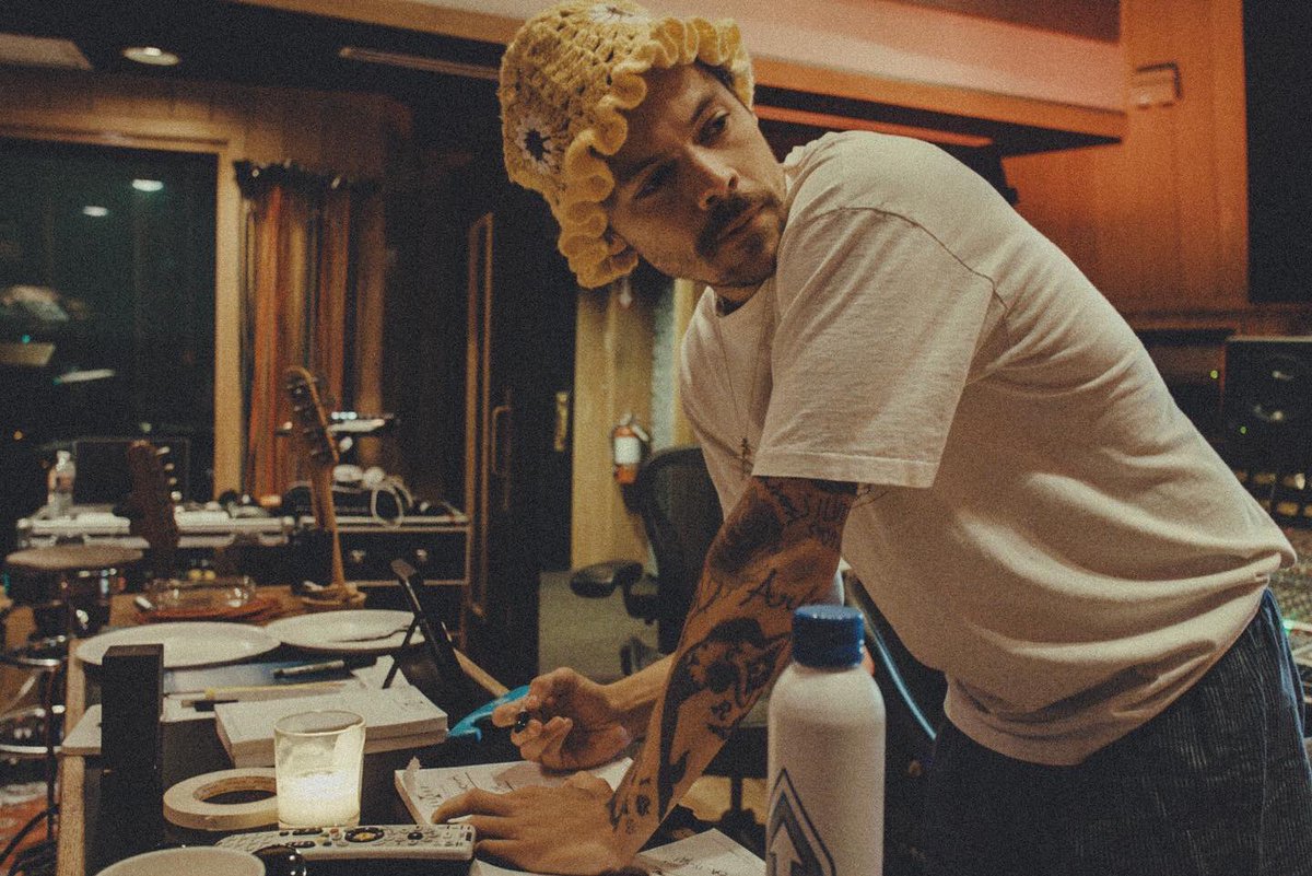 hsdaily's tweet image. Harry during the making of #HarrysHouse