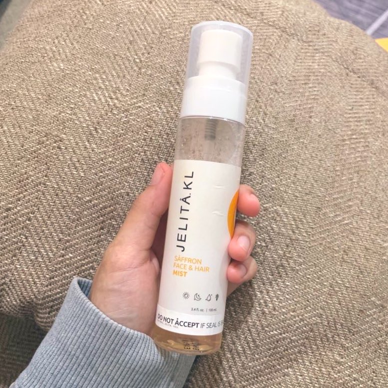 k1naas's tweet photo. Ada satu makeup hacks senang yang you boleh try untuk elak makeup cakey.

Spray face mist before you blend foundation. 

You akan surprise how smooth the finishing on your skin! 😉✨ https://t.co/Axhq2zuiCa