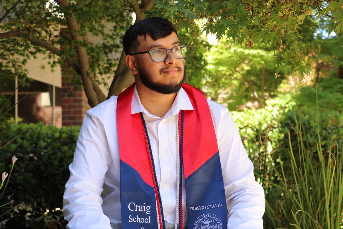 NotThuhnuj's tweet photo. Class of 2022 🐾 @Fresno_State https://t.co/d4JpgxVBPL