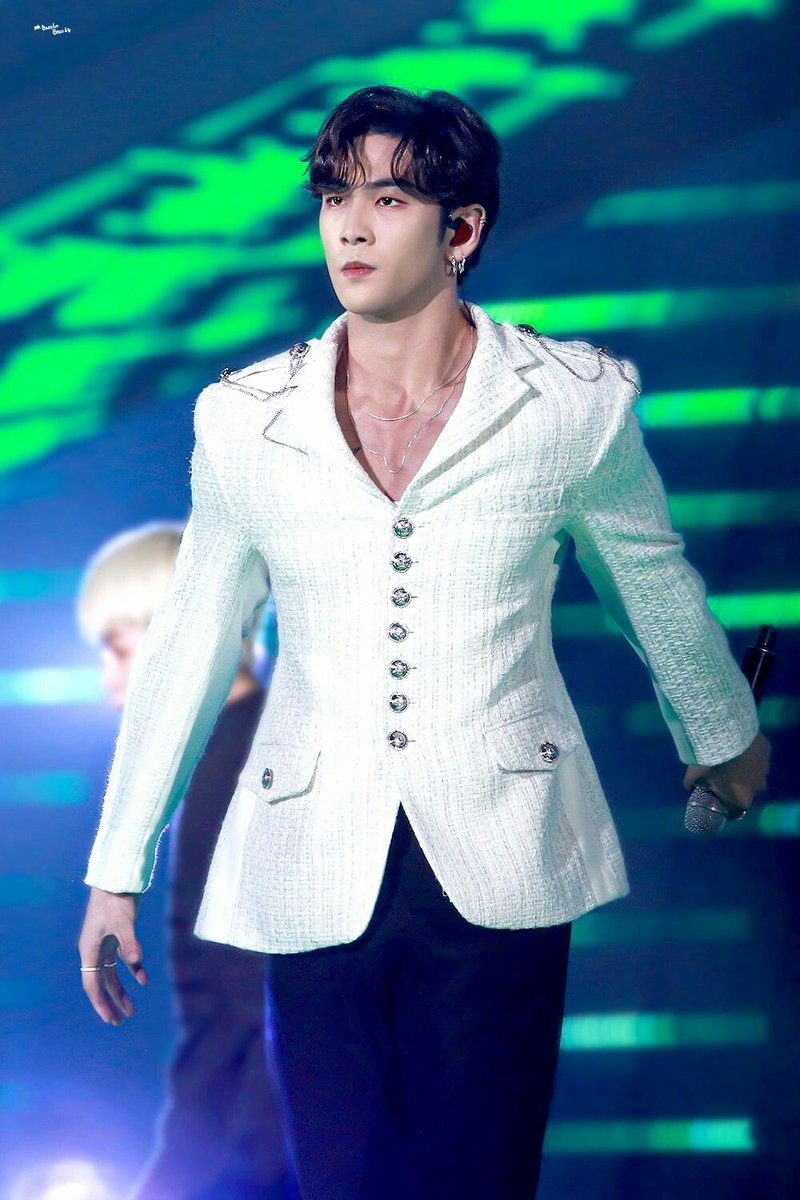 hourly baekho tweet media