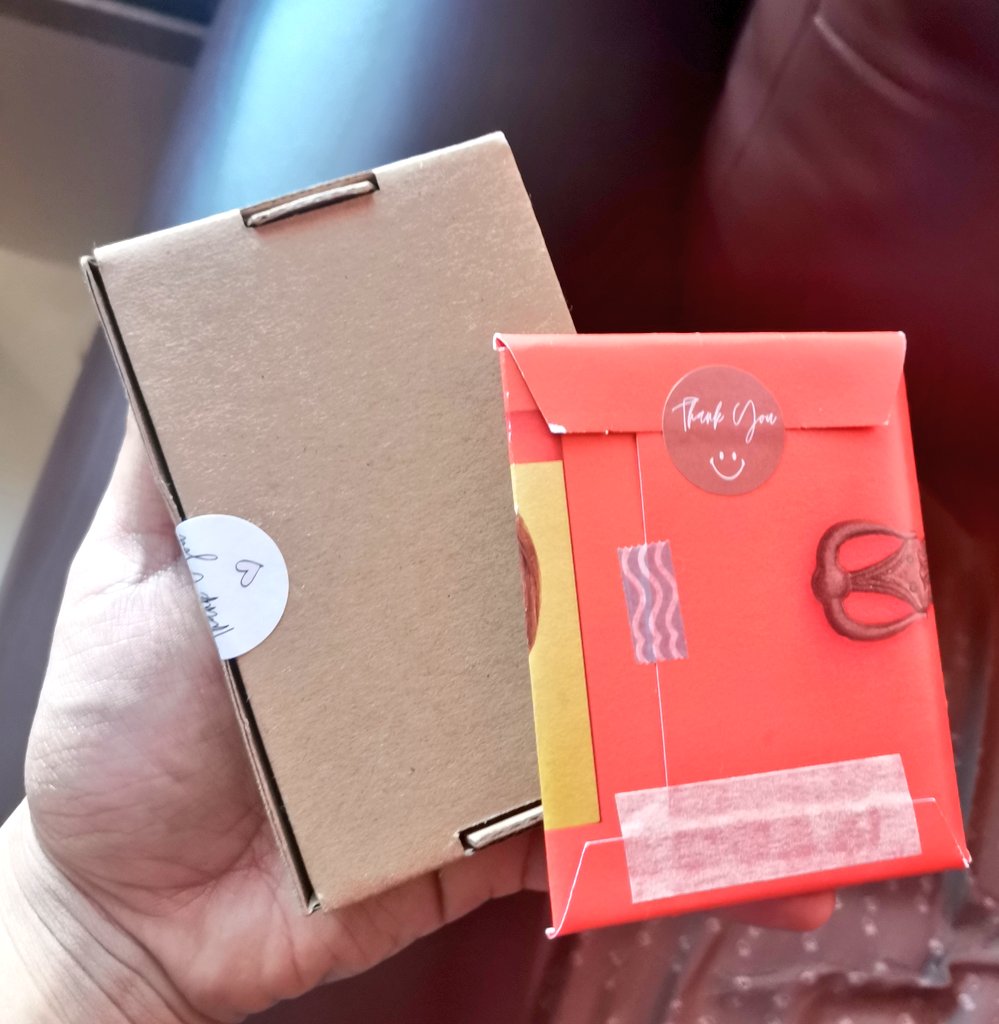 bnsjay08's tweet photo. @gelicartt - 10/10 🌟

Finally, received M&amp;M TZUYU SIGNED SET.

THANK YOU SO MUCH SELLER! 💙

✨GUNTHEE LAKAS SPARKS NI TZUYU MARIE✨
#geliproofs #jayjayyybuys https://t.co/TjmdvxeOy3