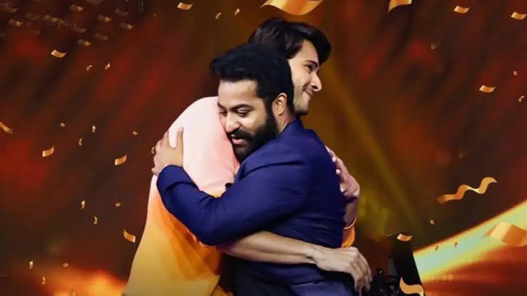 TrendSSMB369's tweet photo. Wish you Happy Birthday
Thamudu @tarak9999 Bro๐ฐ
Mahesh Anna ๐๐
Upcoming projects All the Best
Tarak Anna ๐ฅโบ๏ธ
#HappyBirthdayNTR
#HBDManOfMassesNTR
#NTR31
#SSMB28FirstClap
From Mahesh Anna Fans โบ๏ธ https://t.co/WoL4NKD9ym