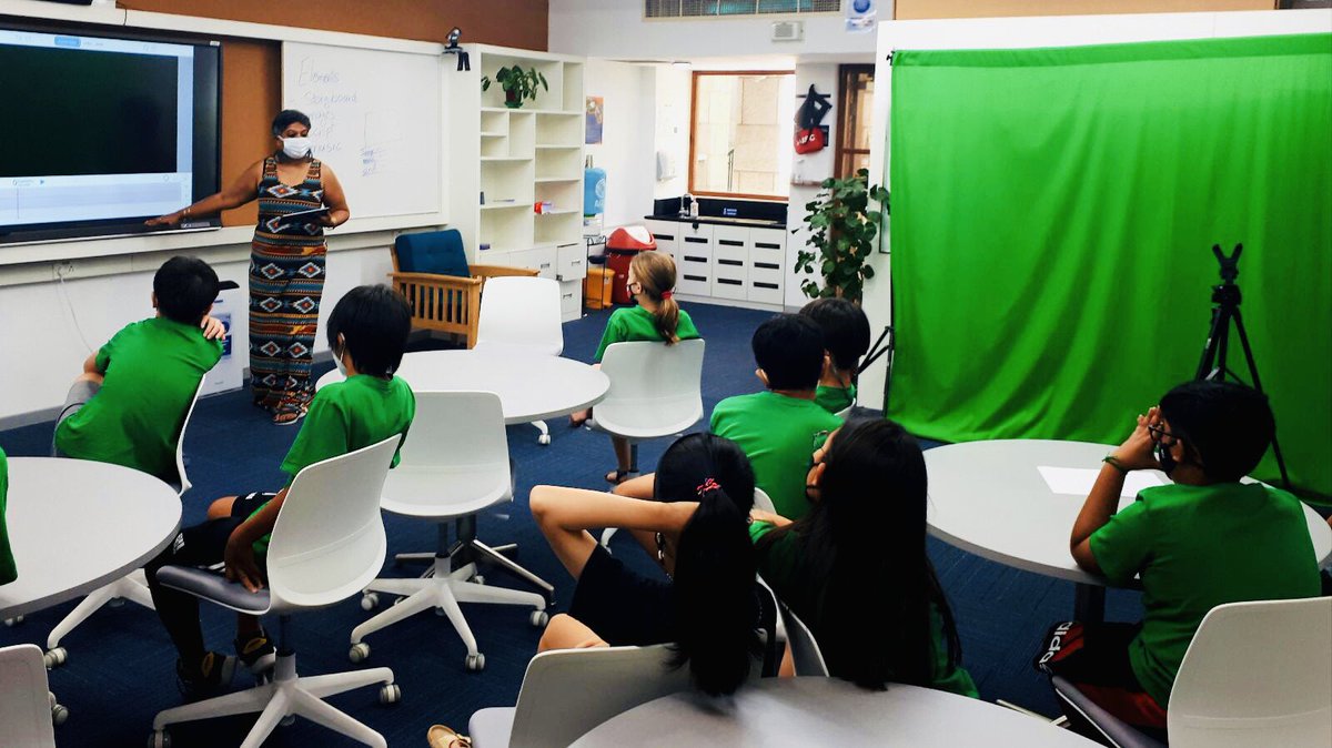 vpriyatech's tweet image. Grade 5 students learning how to create a movie using the green screen. #AISCTech #AISCGrade5 #AISCElementary