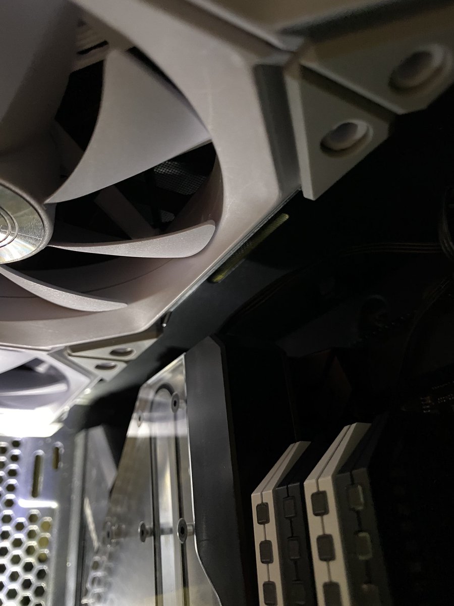 k_heartland's tweet photo. 悲報
PHANTEKS Enthoo719(Luxe2)でC8FにEKのVRMプリッジ載せるとクリアランス不足!トップに140ファン不可!
360x60ならあるけどノクチュア買ったしなぁ😭
#やってもた
#仕様変更必須
#1000D持ってくるか
#PHANTEKS #Enthoo
#asus #ROG
#EKquantum https://t.co/OvdGecIG32