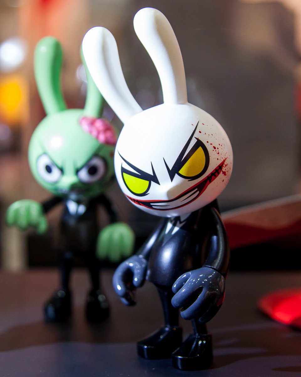 Why so serious?

<a href="/neon_seven/">NEONSEVEN</a> 
#madrabbit #arttoy