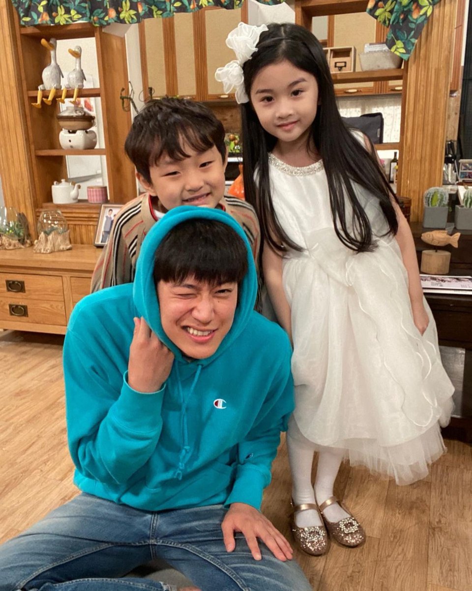 spring96k's tweet photo. [Transl]

“Photos I found while changing my phone. Baby Jihoon, Baby Ara, and Uncle”

📸 Kim Ji Hoon IG (run by his mom) 220520

#NaInWoo #UnaskedFamily https://t.co/2nPr7hiCXv