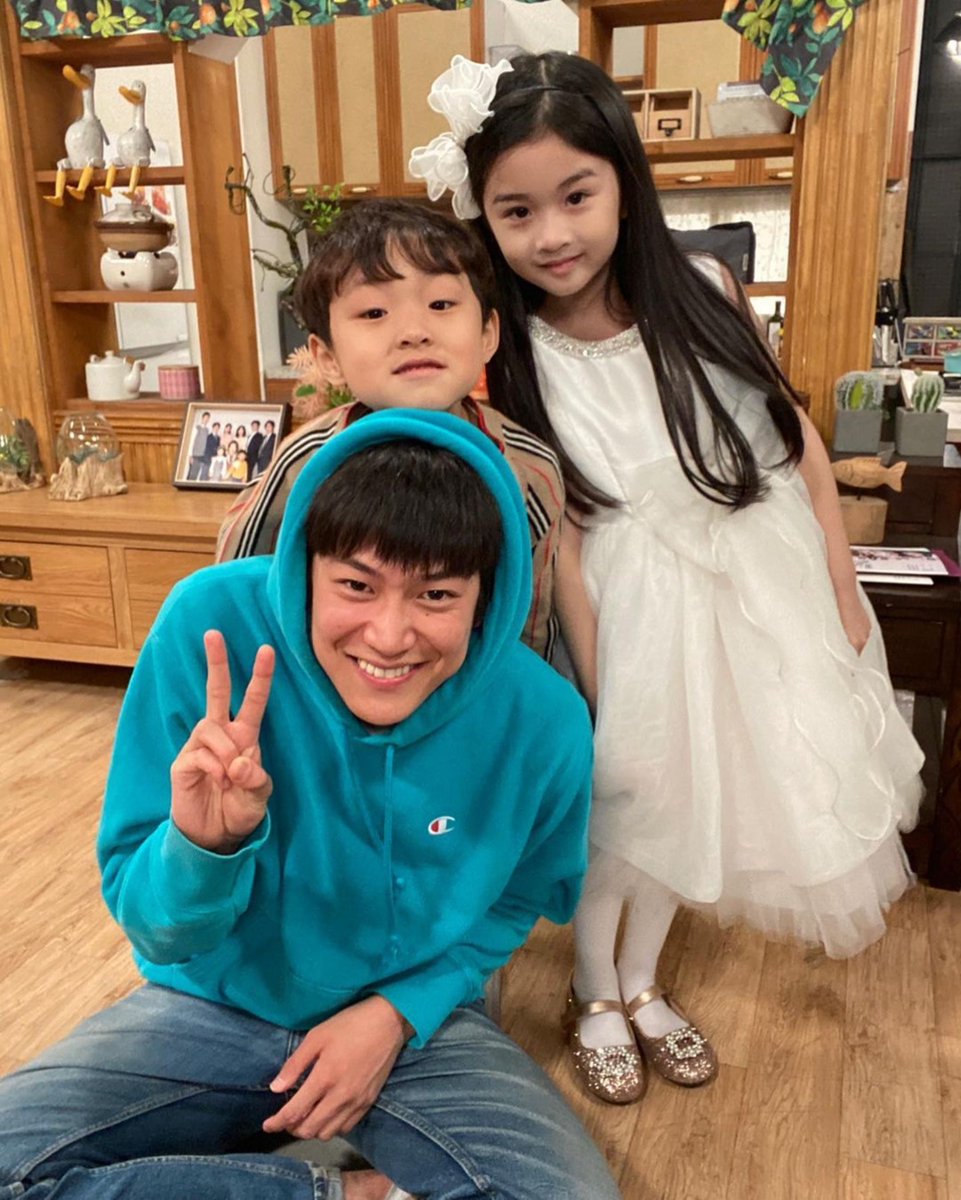 spring96k's tweet photo. [Transl]

“Photos I found while changing my phone. Baby Jihoon, Baby Ara, and Uncle”

📸 Kim Ji Hoon IG (run by his mom) 220520

#NaInWoo #UnaskedFamily https://t.co/2nPr7hiCXv