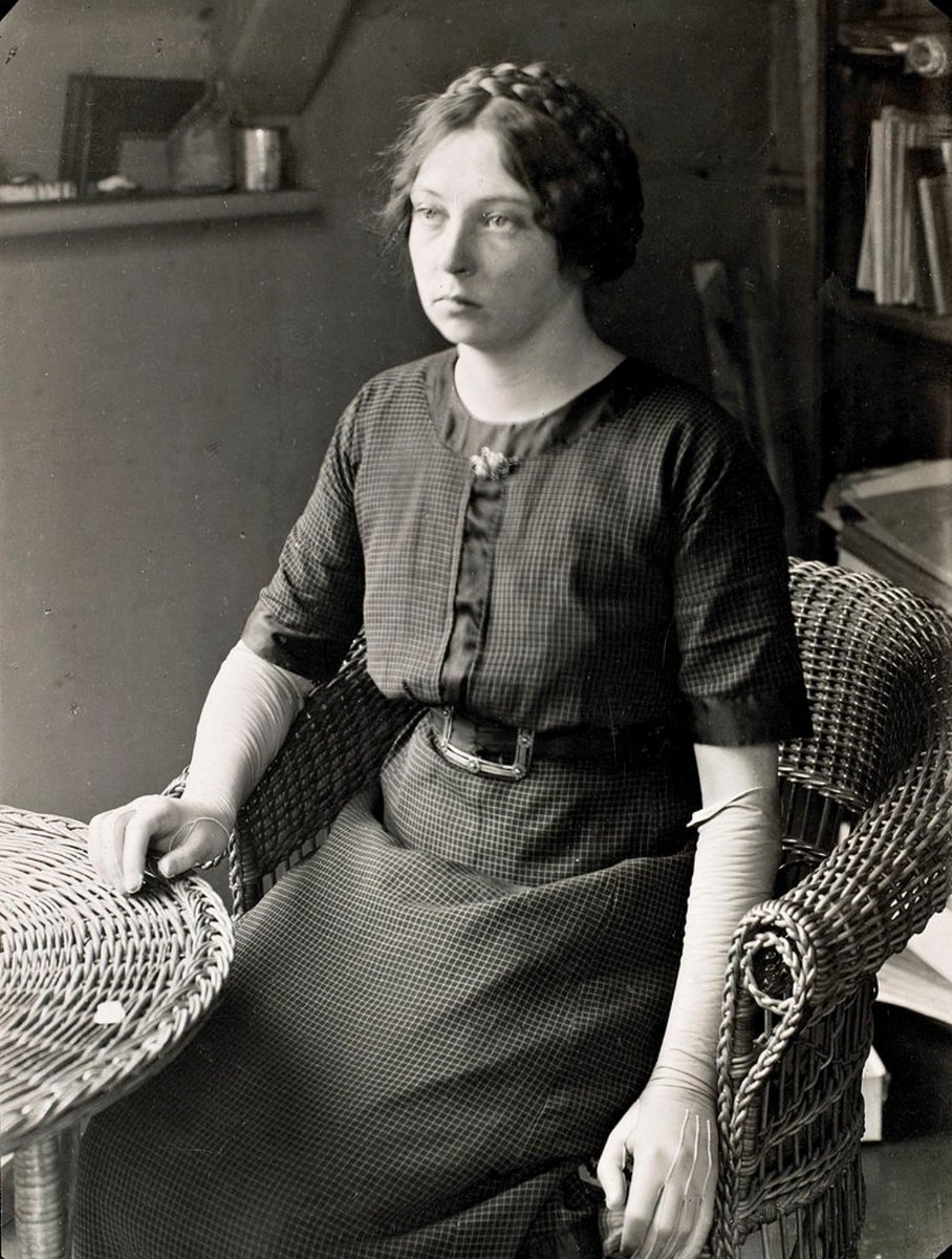 Letnapark's tweet photo. Mein ganzes Leben wollte ich auf der richtigen Straße sein und zugleich meinen eigenen Weg gehen. 

Sigrid #Undset *20.5.1882 Kalundborg, DK – 10.6.1949 Lillehammer, N;  Schriftstellerin; u.a. Lavranstochter, #Literaturnobelpreis 1928 https://t.co/YabaHCa7BJ