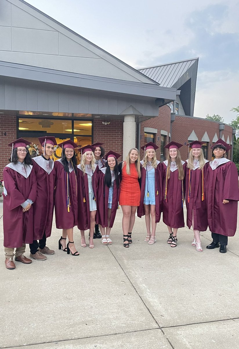 lizgreer41's tweet photo. I am wrecked emotionally after their baccalaureate. My entire team is graduating and I could not be more proud of the stellar people they are. @CougsSports thank you for giving me these people. Being their coach has been an honor 🥹🤍 https://t.co/0hxkoQRvwk