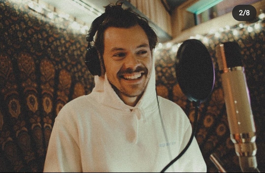 stylesvie's tweet photo. AMIGAS ES EL MISMO ESTUDIO AYUDA, THEY ARE FUCKING MARRIED https://t.co/EcoeV09e6E
