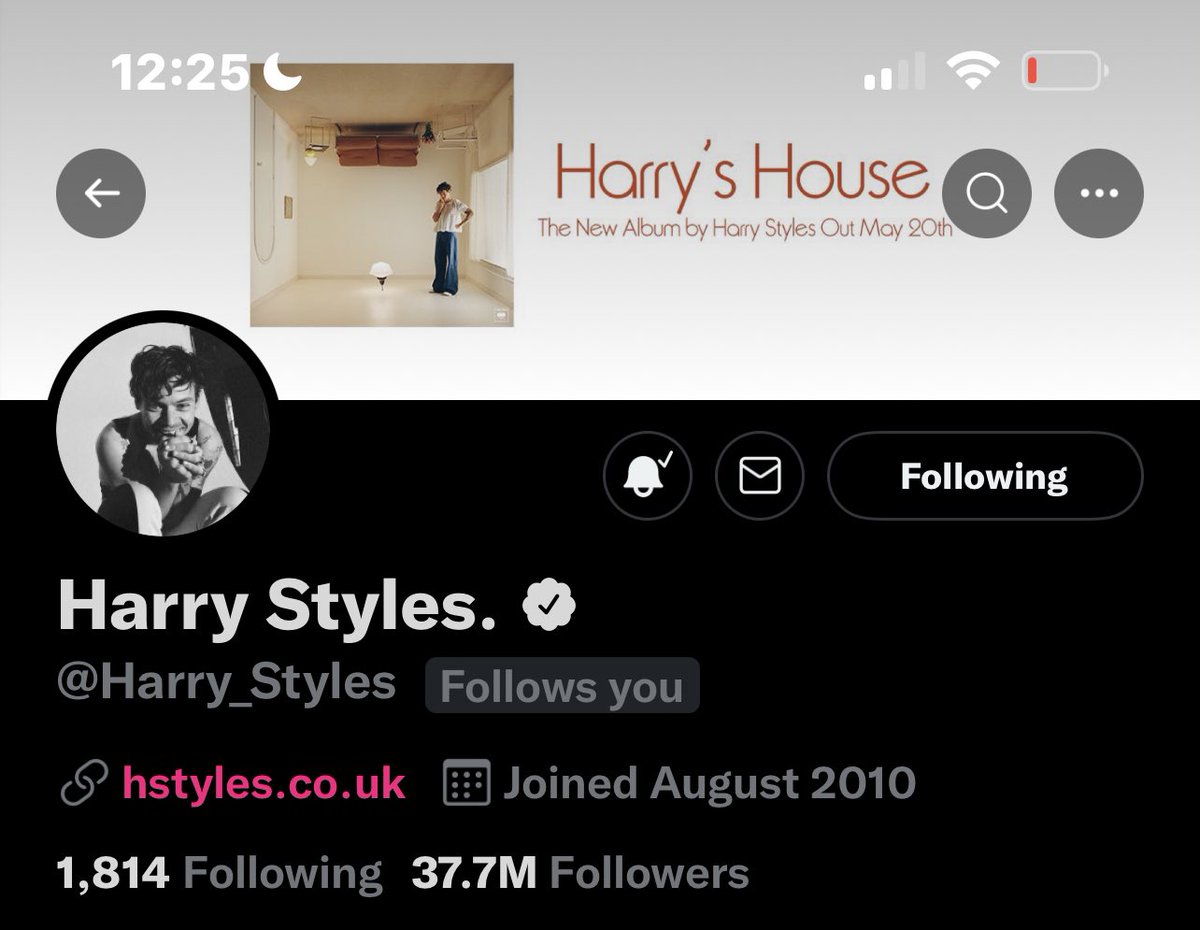 Harry updated his Twitter layout for #HarrysHouse Era!