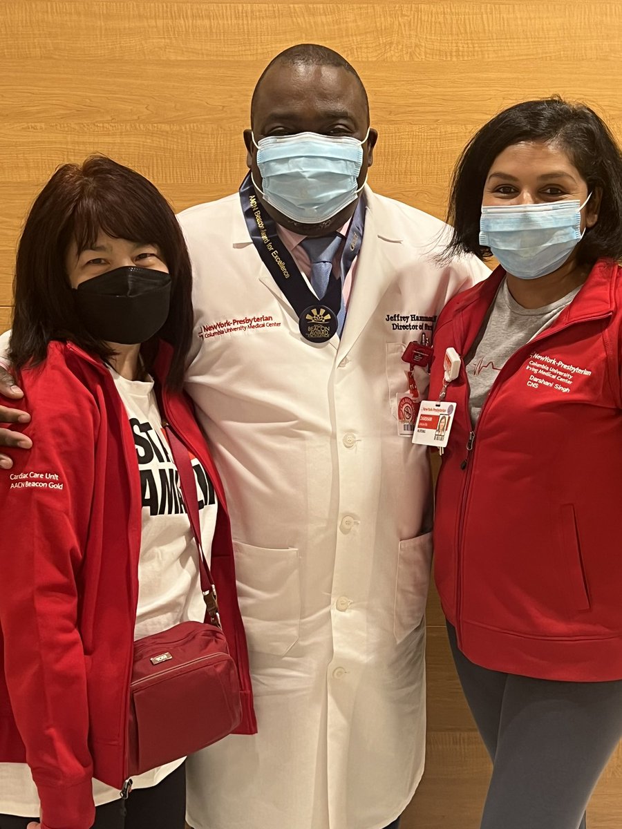 Jeffrey_NYP's tweet photo. @ccu_rns basking in the moment. Congratulations to an extraordinary team. Sustaining excellence during a pandemic is gritty. #BeaconGold #grit #excellence #peakmoment #stayamazing @BernadetteKhan @QueenofHeartNYP @jwansley @DarshaniCns @DEVoted0ne https://t.co/BXU6hXFKLJ