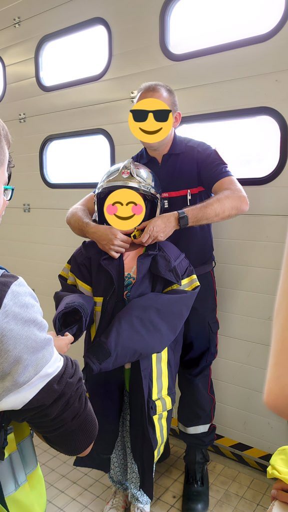 CGalinet's tweet photo. Des élèves de 6e prêts à devenir de vrais petits citoyens, à faire appel à tous les services locaux et à s’engager dans ces services!! Merci aux partenaires etaux organisateurs de ce #RallyeCitoyen!!! #blain #galinetblain #mpf #apf 👏🏻😊 https://t.co/1wfoVXI2AL