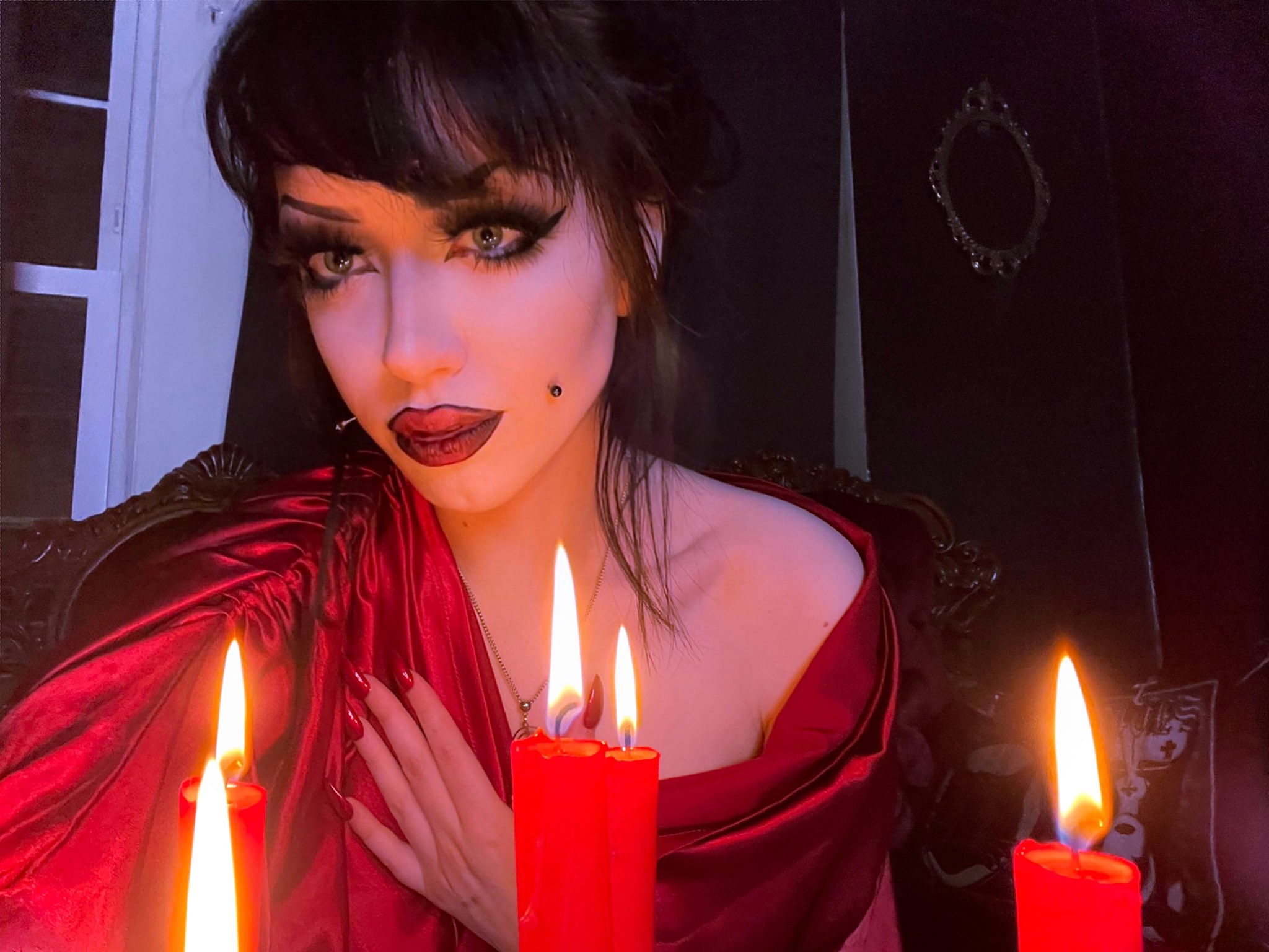 𝓚𝖞𝖗𝖎𝖊 𝓚𝖔𝖋𝖋𝖎𝖓 on Twitter "How vampires unwind 🧛🏻‍♀️ https //t.co
