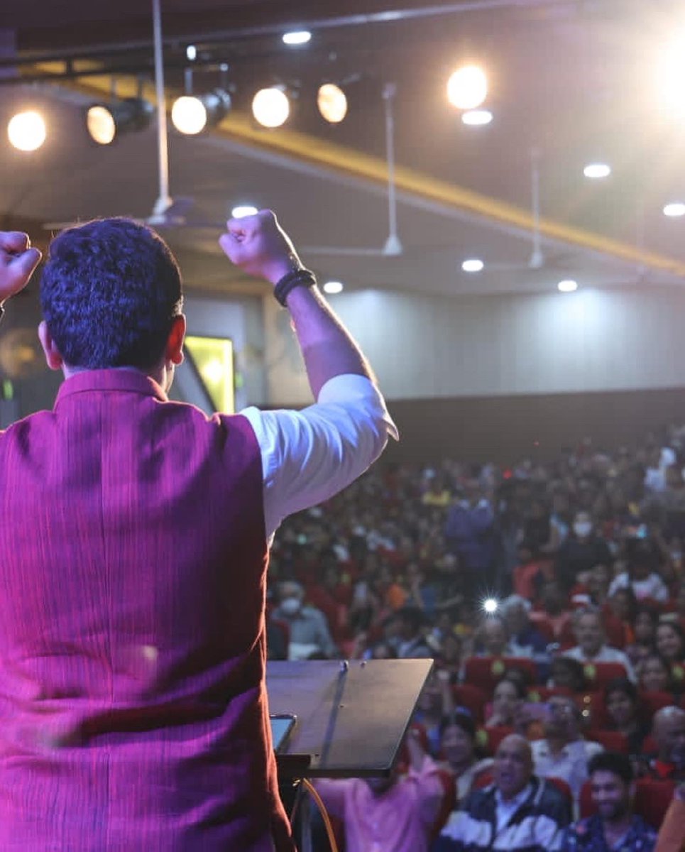 Abhishe67672558's tweet photo. #youthcanlead
ಸಂಸದ ಶ್ರೀ ತೇಜಸ್ವಿ ಸೂರ್ಯ ರವರ ನೇತೃತ್ವದಲ್ಲಿ " ಬೇಸಿಗೆ ಶಿಬಿರ - 2022 "
APS ಕಾಲೇಜಿನ ಆಡಿಟೋರಿಯಂನಲ್ಲಿ ಸಮಾರೋಪ ಸಮಾರಂಭ , ಮಕ್ಕಳಿಂದ ಸಾಂಸ್ಕೃತಿಕ ಕಾರ್ಯಕ್ರಮ ಹಾಗೂ ಪ್ರಶಂಸ ಪತ್ರ ವಿತರಣೆ .
#tejasvisurya #bangloresouth #mp #summercamp #childrenempowerment #mptejasvisurya #initiatives https://t.co/YJe9Ntm0zD