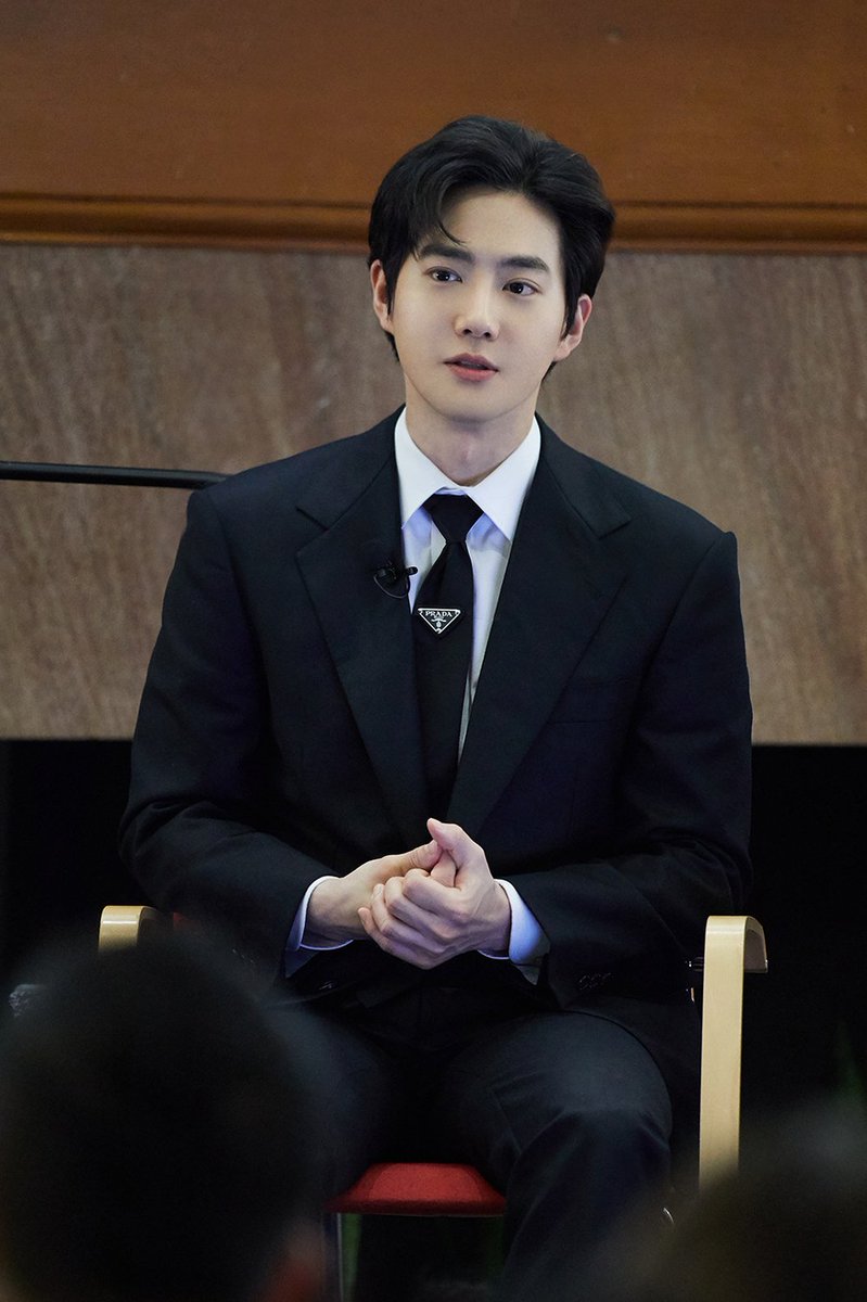 SUHOLOOK's tweet photo. #Suho #수호 #SUHOxSTANFORD https://t.co/DaRcFOUMiv