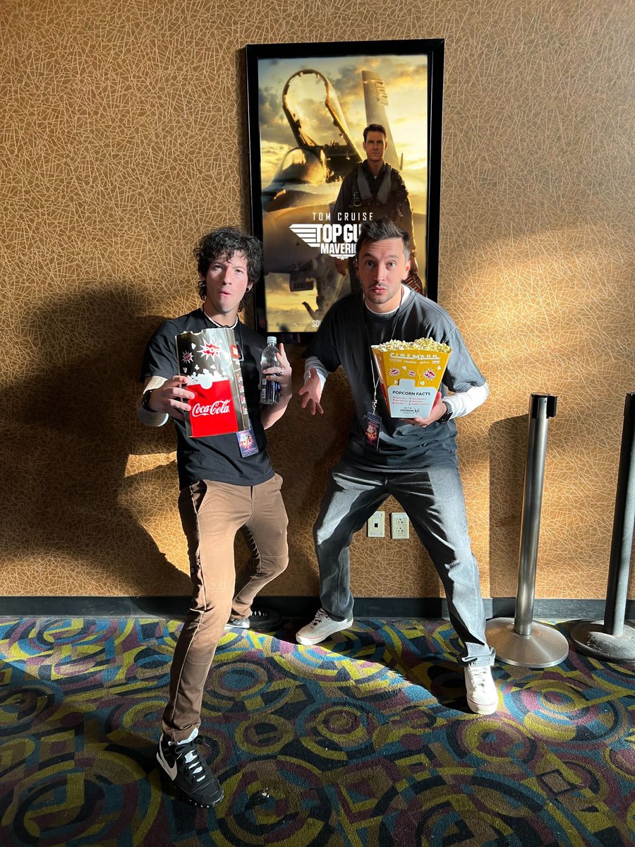 I know we don’t have the best outfits but we enjoyed the top gun cinema experience !! @joshuadun @tylerrjoseph the new song is so good !
@twentyonepilots #CinemaExperience