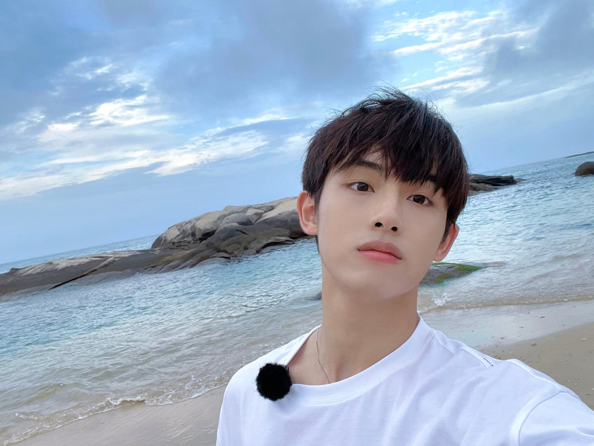 soonyunqi's tweet photo. Dong Sicheng woke up and choose violence. IM HERE FOR IT
may 2021:                    may 2022: https://t.co/oievSMUf7v