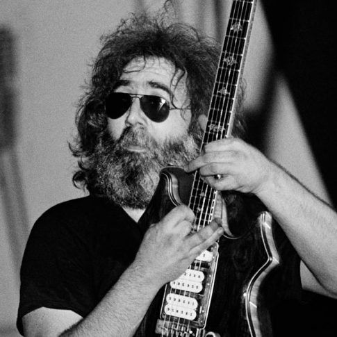 letsgetstoned00's tweet photo. 🎶Strangers stopping strangers
just to shake their hand
Everybody's playing
in the Heart of Gold Band
Heart of Gold Band🎶
#MissingJerry😢#GDNFA⚡️💀🌹 https://t.co/UwY6vgk8XQ